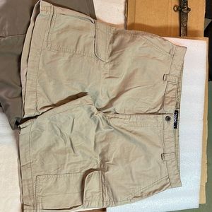 Men’s Chaps shorts, beige ripstop-like cotton, 38
